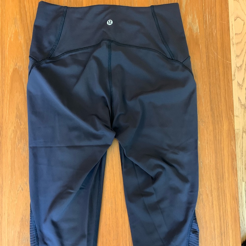 Lululemon 17” Lean In cropped leggings - $30